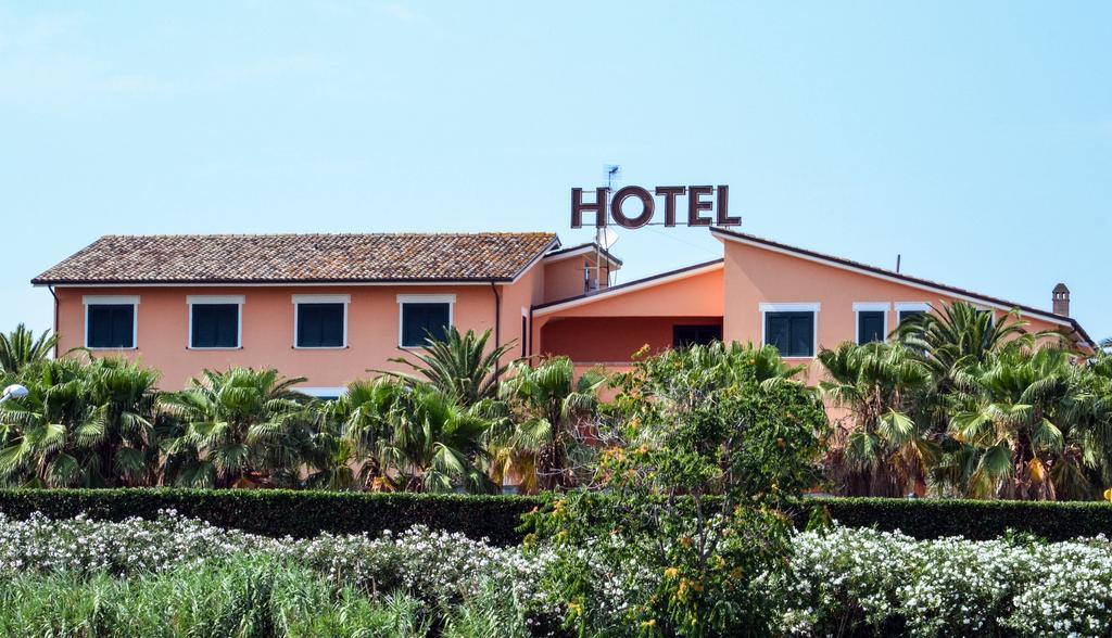 Villa Luigi Hotel & Restaurant Nuova Gestione Villa Rosa Di Martinsicuro Luaran gambar