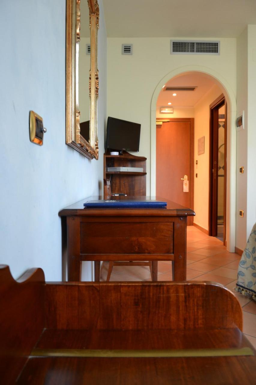 Villa Luigi Hotel & Restaurant Nuova Gestione Villa Rosa Di Martinsicuro Luaran gambar